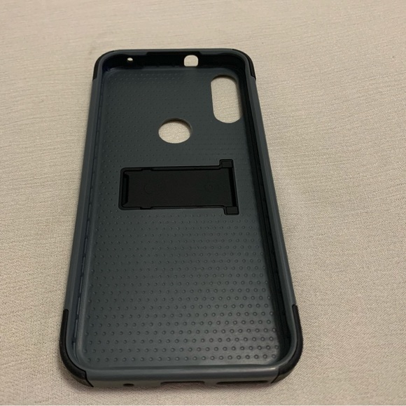 Moto E KICK | Dual-Layer Protective Kickstand Case Metro by T-Mobile - Picture 3 of 15